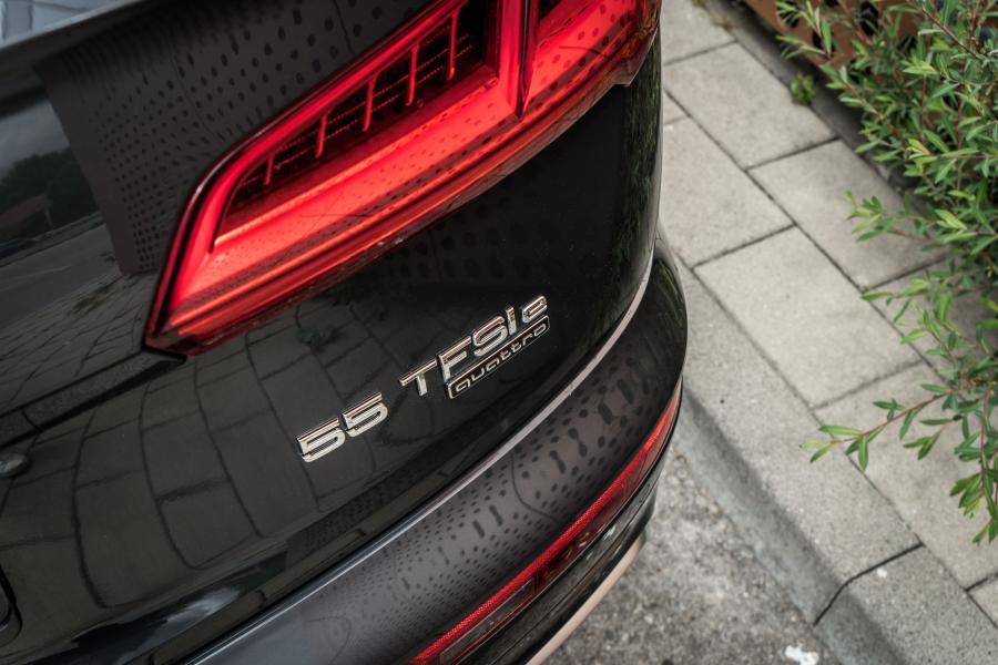 Логотип Audi Q5 55 TFSI e by ABT 2020 года  (фото 11 из 18)